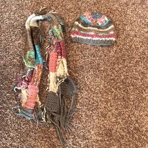 Stocking hat and scarf